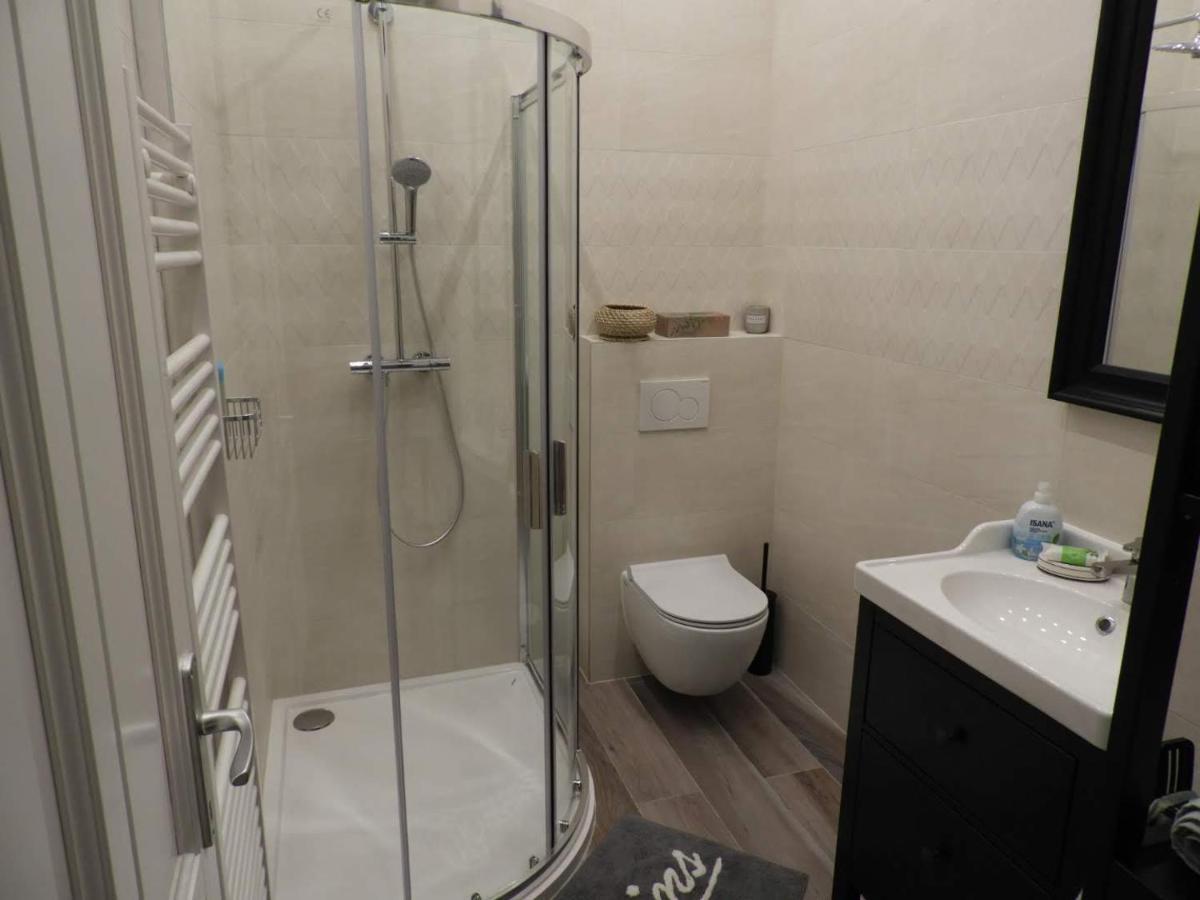 Gizella Apartman Budapeste Exterior foto